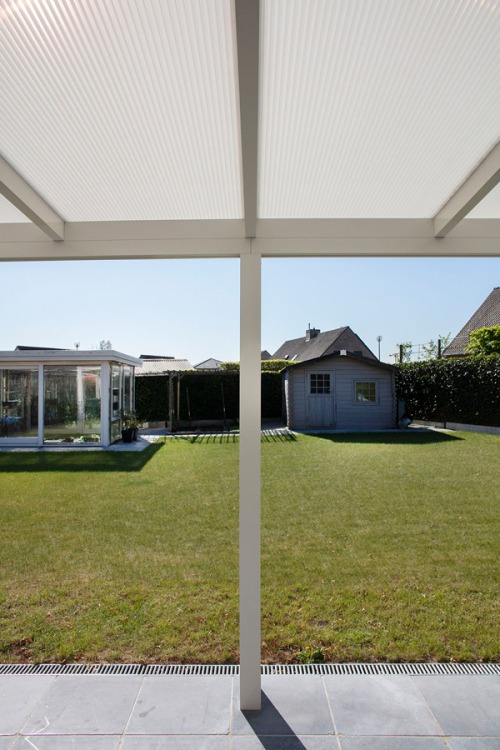 carport, rolluiken, sectionaal poort en pergola in Roeselare