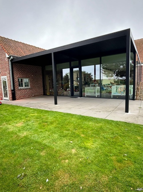 terrasoverkapping lamellendak in Rollegem