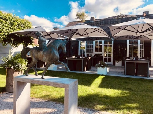 Parasols: Prostor: Ieper: Hostellerie Saint Nicolas