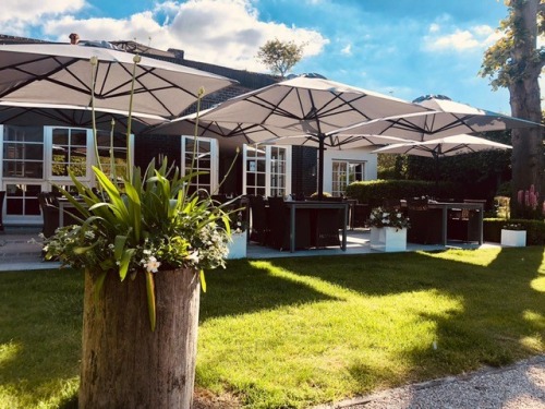 Parasols: Prostor: Ieper: Hostellerie Saint Nicolas