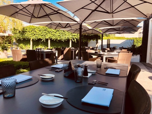 Parasols: Prostor: Ieper: Hostellerie Saint Nicolas