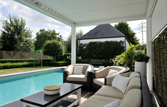 poolhouse met screens