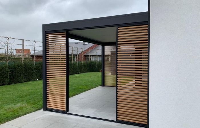 poolhouse met houten wanden