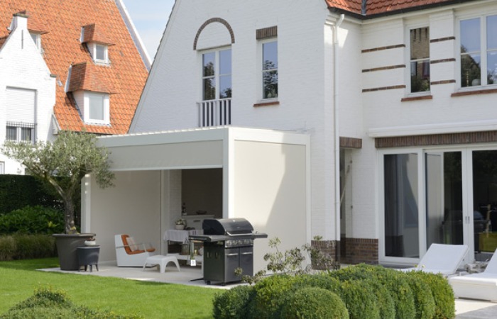poolhouse met screens
