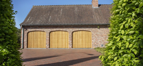 sectionaal poort in hout