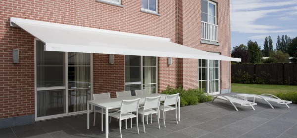 zonneluifel zonnescherm uitvalscherm in Aalbeke bij Kortrijk