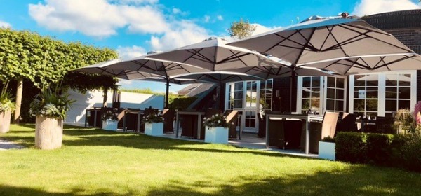 Parasols: Prostor: Ieper: Hostellerie Saint Nicolas